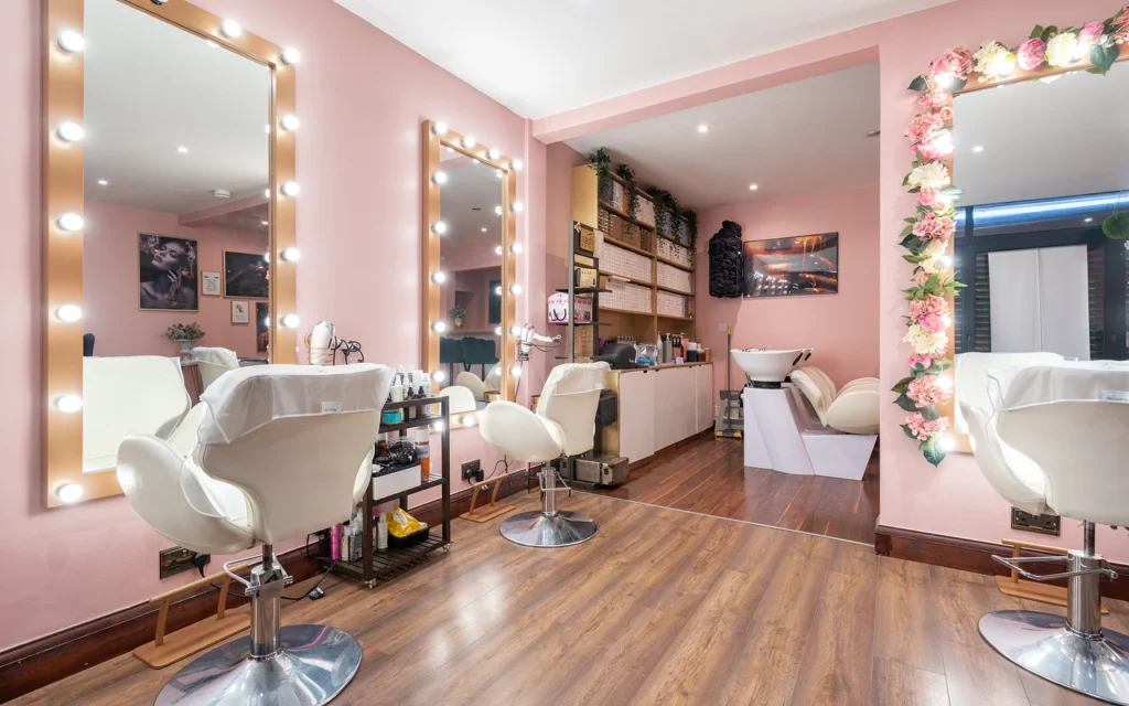 Details on Beauty Parlour